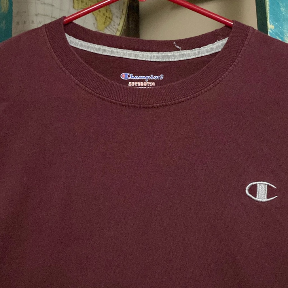 Champion embroidered logo maroon t shirt men’s six large
